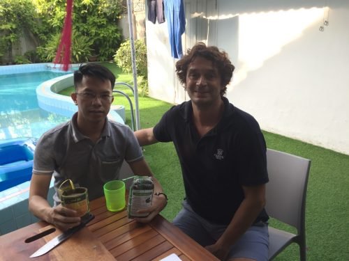 Chả bò Tâm Liễu gặp khách hàng nước ngoài