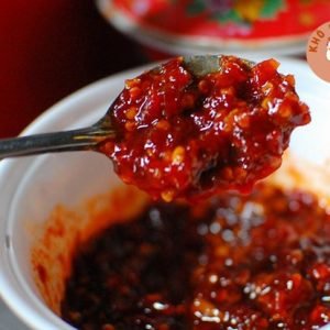 Tương ớt Hội An múc ra muỗng