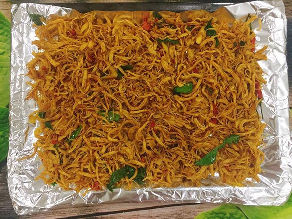 Khô gà lá chanh chưa cho vào bịch